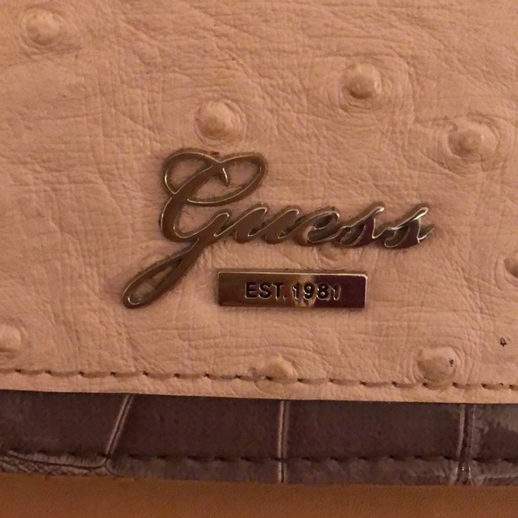 Ladies Guess Wallet - Picture 5 of 5